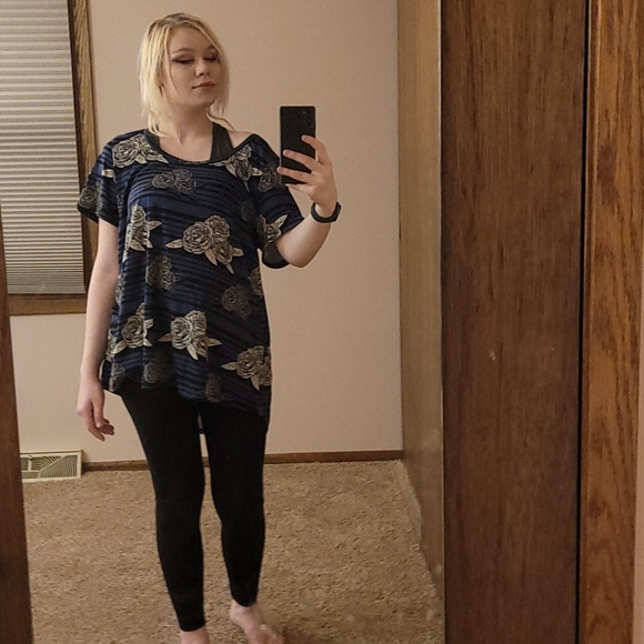 LuLaRoe Tops - Lularoe rose floral navy blue striped active tee